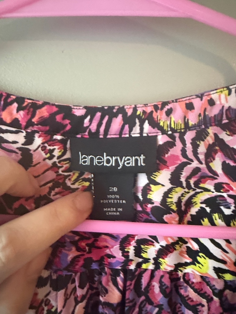 Lane Bryant Sleeveless V-Neck Abstract Print Blouse in Pink and Yellow - Picture 3 of 3